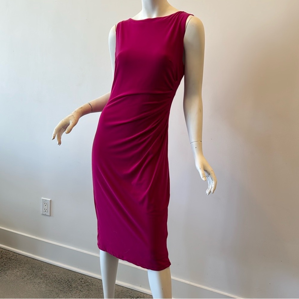 Elegant Sleeveless Magenta Dress